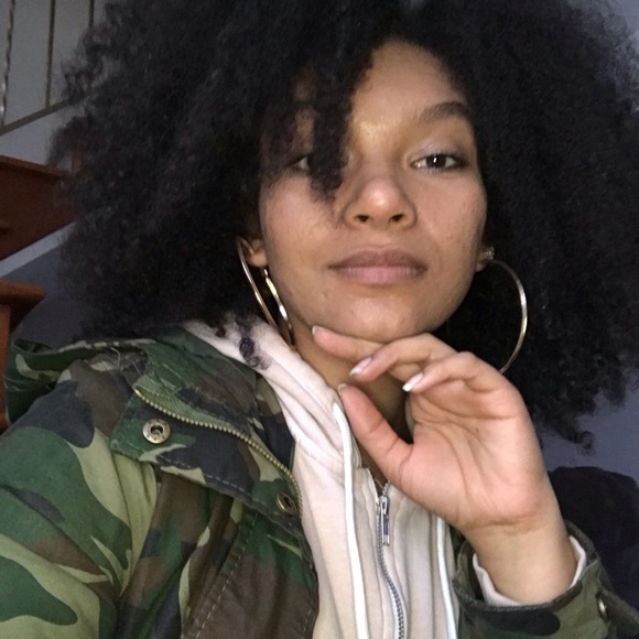 Profile Picture of Jacquelyn Taylor (@lifeisfree) on Poshmark