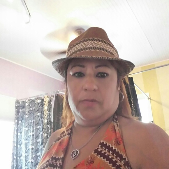 Profile Picture of Christine Calderon (@christin627) on Poshmark