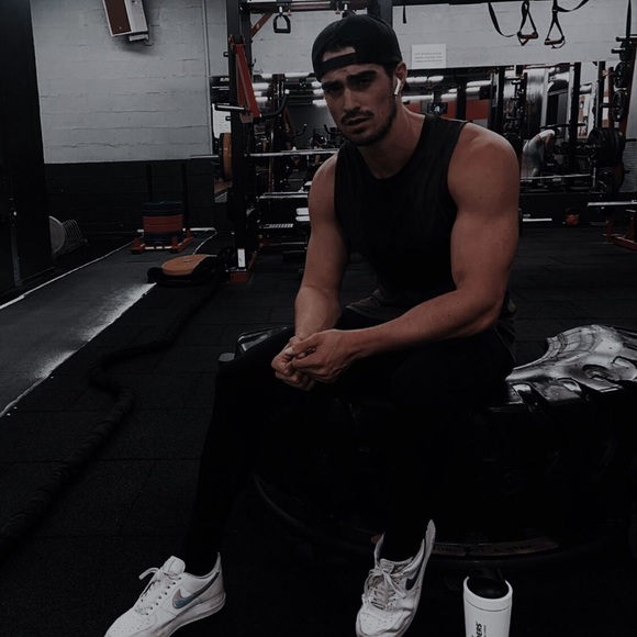 Profile Picture of Herm3ss1 Móntellos (@hermessi2007) on Poshmark