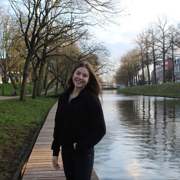 Profile Picture of Nadia Sabot (@nadiasabot_) on Poshmark