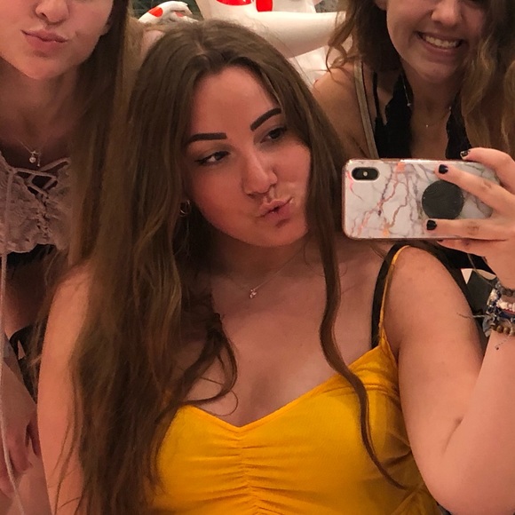 Profile Picture of Julianna Frengler (@julianna_14) on Poshmark