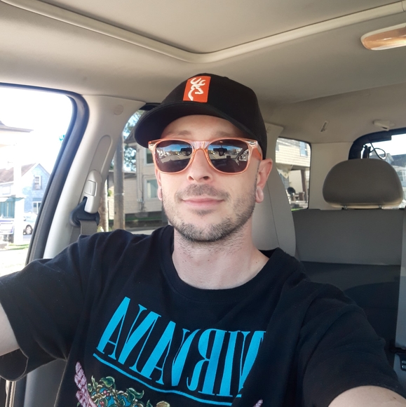 Profile Picture of Jesse Cole (@jessecole315) on Poshmark