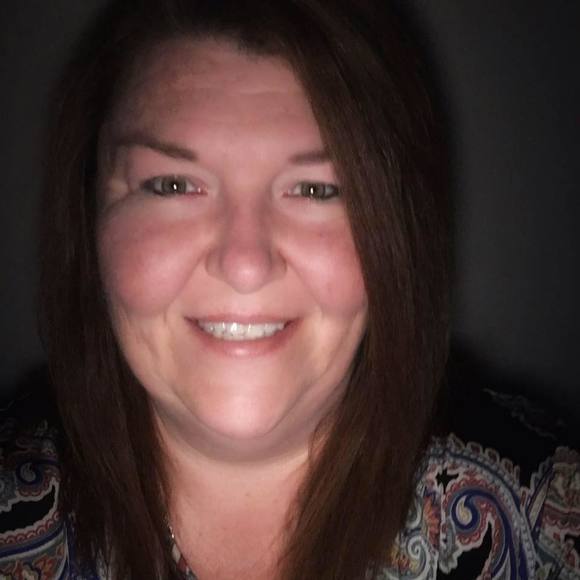 Profile Picture of Wendi Fields (@wbolin) on Poshmark