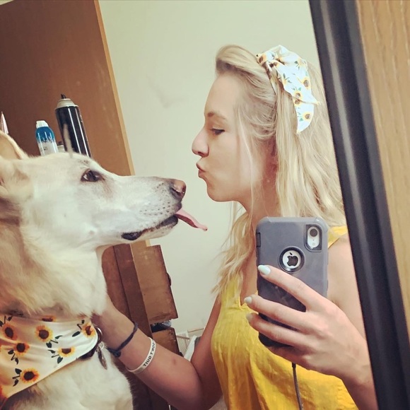 Profile Picture of Olivia Hoebing (@oliviahoebing) on Poshmark