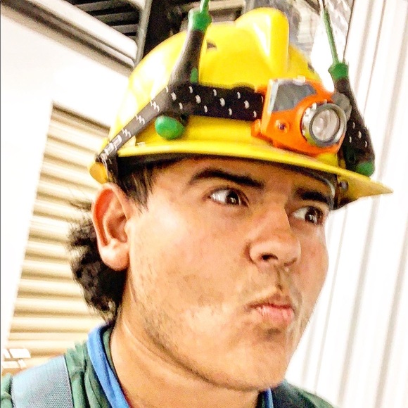 Profile Picture of Daniel Bowen (@danielson2242) on Poshmark