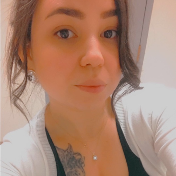 Profile Picture of Julissa Aviles (@julissaaviles) on Poshmark