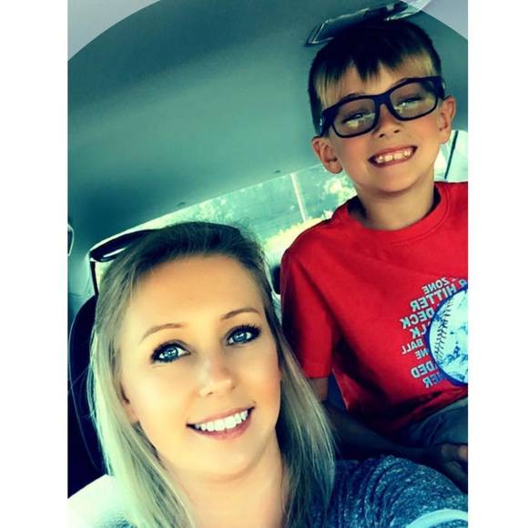 Profile Picture of Tiffany Gritton (@tnicholeg) on Poshmark