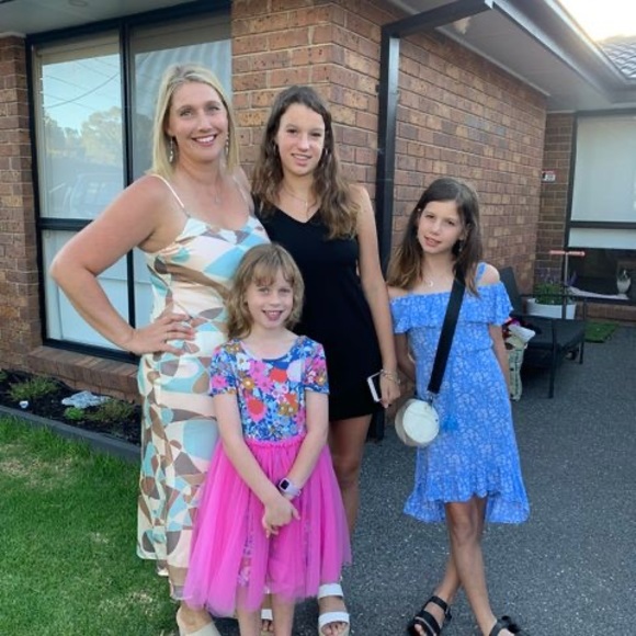 Nicole Trionfi - Poshmark Profile Picture of Nicole Trionfi (@nicoleandpete) on Poshmark