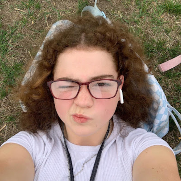 Profile Picture of Savanna Woulfe (@swoulfe) on Poshmark