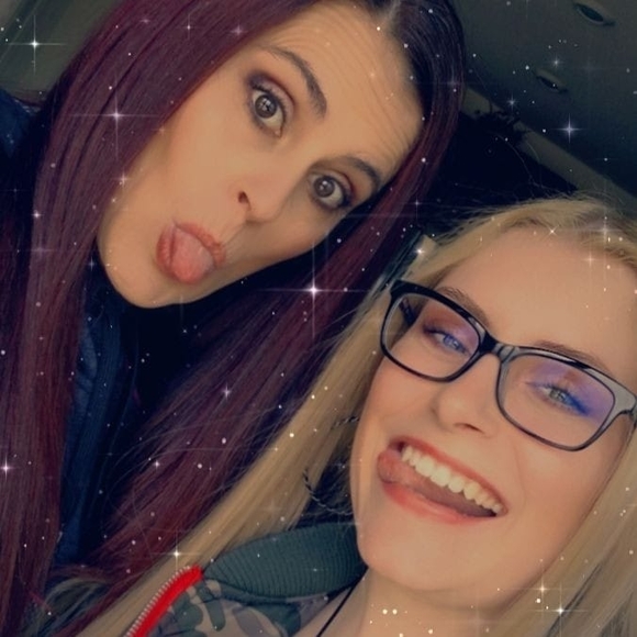 Profile Picture of Tammy Mcelhaney molnar (@hipflower) on Poshmark