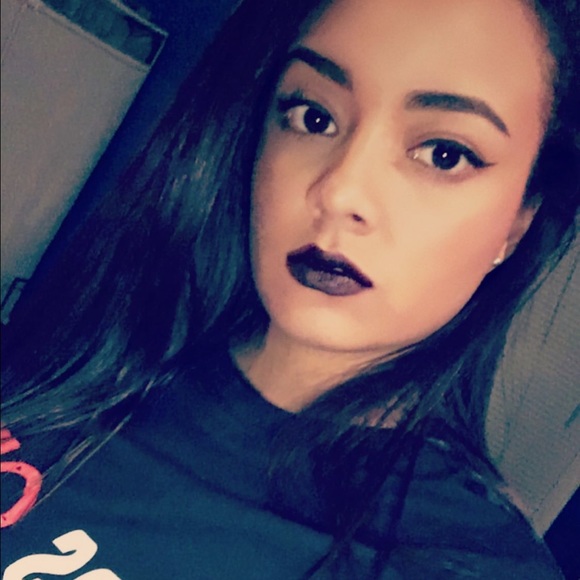 Profile Picture of Cinthia Dubon (@cinthiadubon98) on Poshmark