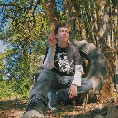 Profile Picture of Emmett  🧃 (@EmmettButler12) on Twitter