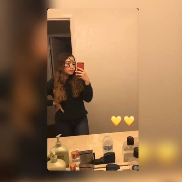 Profile Picture of Pamela Gonzalez (@pamelanicole67) on Poshmark