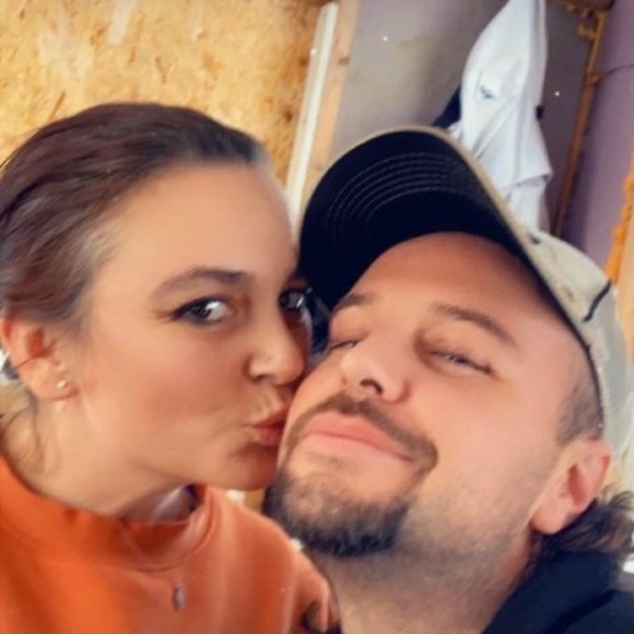 Profile Picture of Tracylynn Bruzas (@tracybruzas) on Poshmark