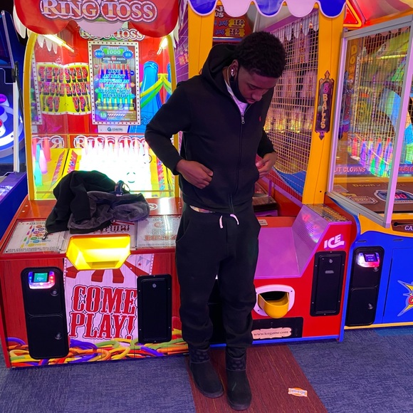 Profile Picture of Lequinton Dotson (@lequinton2b) on Poshmark
