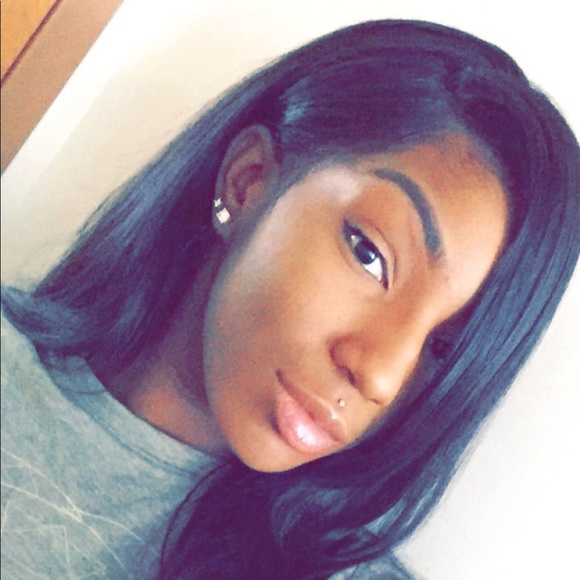 Profile Picture of Ariel Mccaffity (@elnichelle) on Poshmark