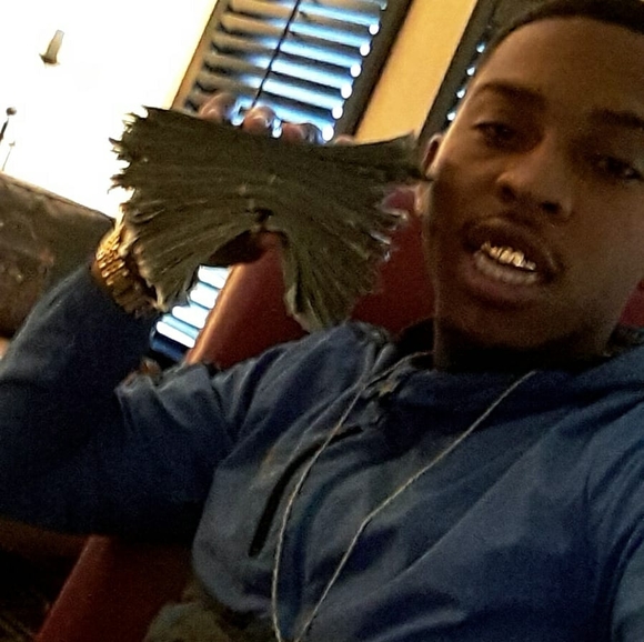 Profile Picture of D michael r Bowen (@kingluxx16) on Poshmark