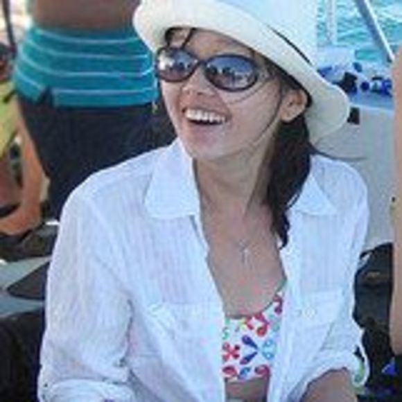 Profile Picture of Qing Li (@flowerlee) on Poshmark