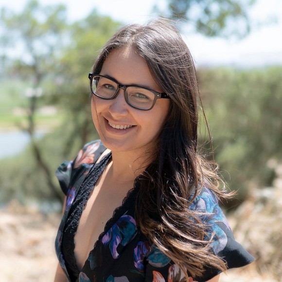 Profile Picture of Jess Cosca (@coscasclothes) on Poshmark