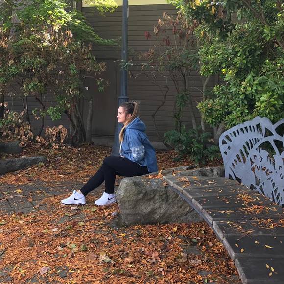 Profile Picture of Daniela Birca (@danielabirca) on Poshmark