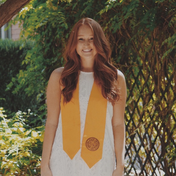 Profile Picture of Amanda Michaels (@amandapmichaels) on Poshmark