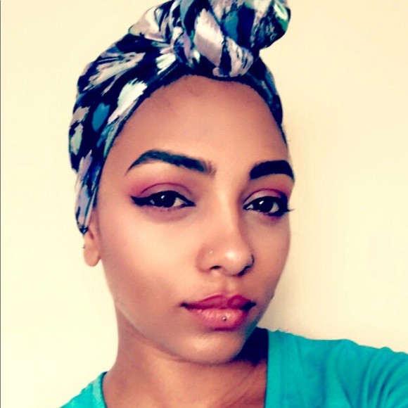 Profile Picture of Roxy Hayes-brown (@roxyhayesbrown) on Poshmark