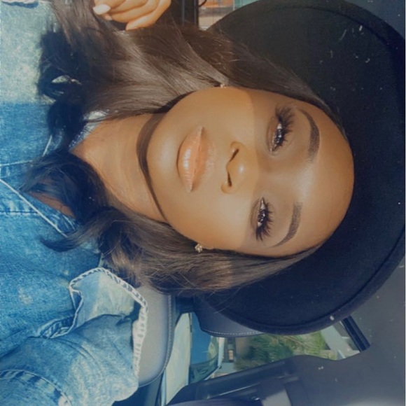 Profile Picture of Ceskia Stlouis (@ceskiast86) on Poshmark