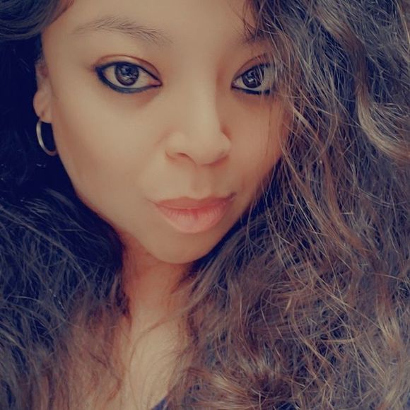 Profile Picture of Corrine Carballo (@msclvr354) on Poshmark