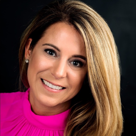 Profile Picture of Tina Granthon (@granthonj) on Poshmark