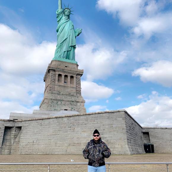 Profile Picture of Hazel Guzman (@guzmanhazel) on Poshmark