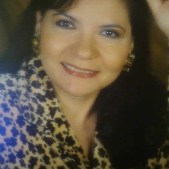 Profile Picture of Donna Aquiar (@sugar1119) on Poshmark