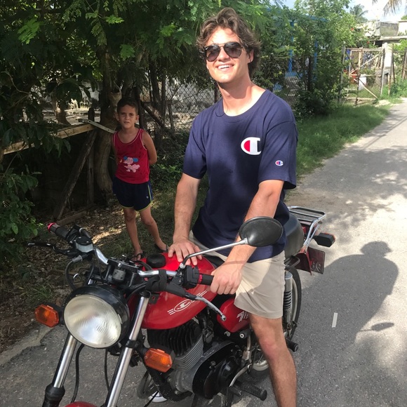 Profile Picture of Corey Leszczynski (@coreyclothes) on Poshmark