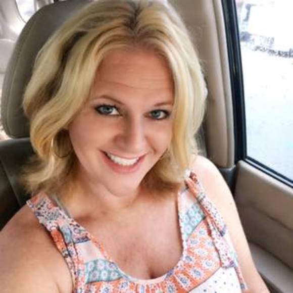 Profile Picture of Carla Spurlock (@carlaakridge) on Poshmark