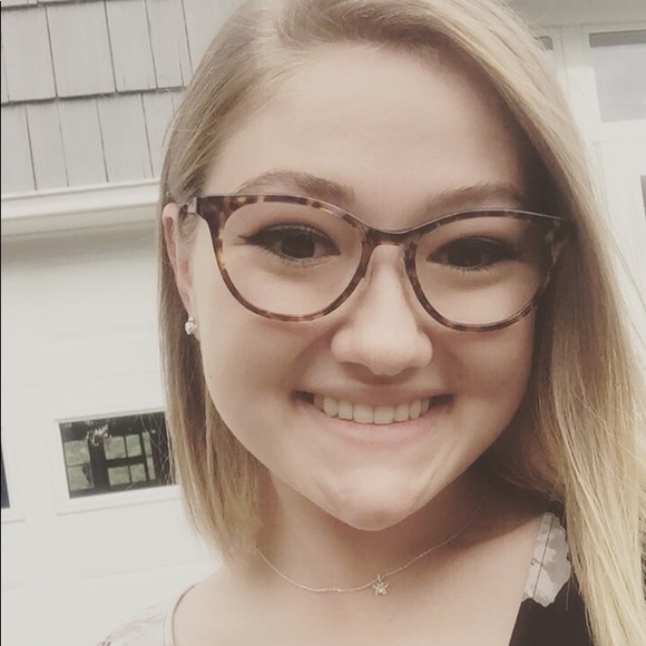 Profile Picture of Emma Blenis (@eblenis) on Poshmark