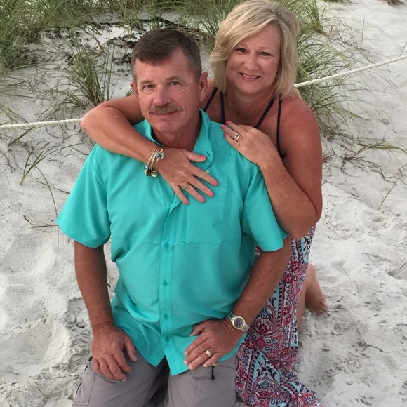 Profile Picture of Debbie Hagewood (@dbrideahorse) on Poshmark