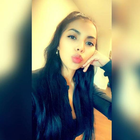 Profile Picture of Bella Yary (@yary213) on Poshmark