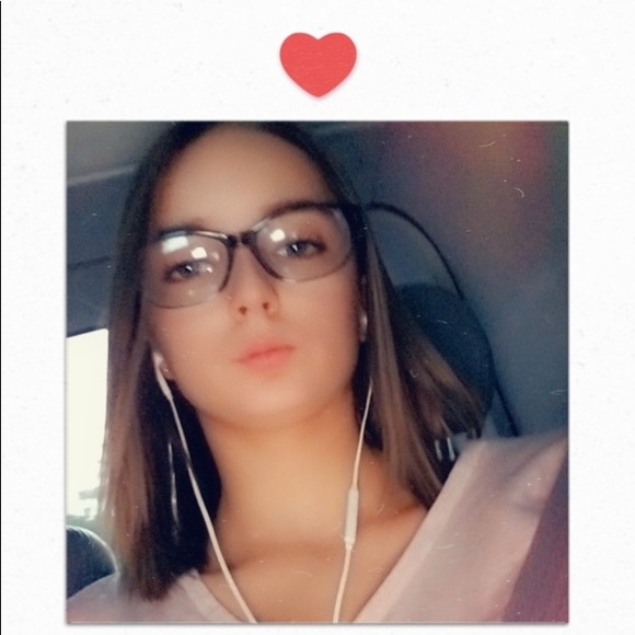 Profile Picture of Pamela Ramey (@daineramey) on Poshmark
