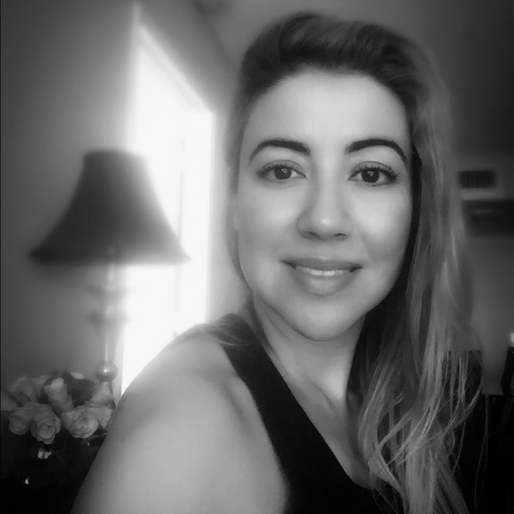 Profile Picture of Sheila Alvarez (@sheilaexcel) on Poshmark