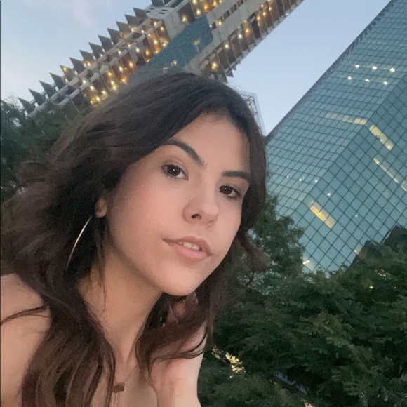 Profile Picture of Oriana Recoba (@orianarecoba) on Poshmark