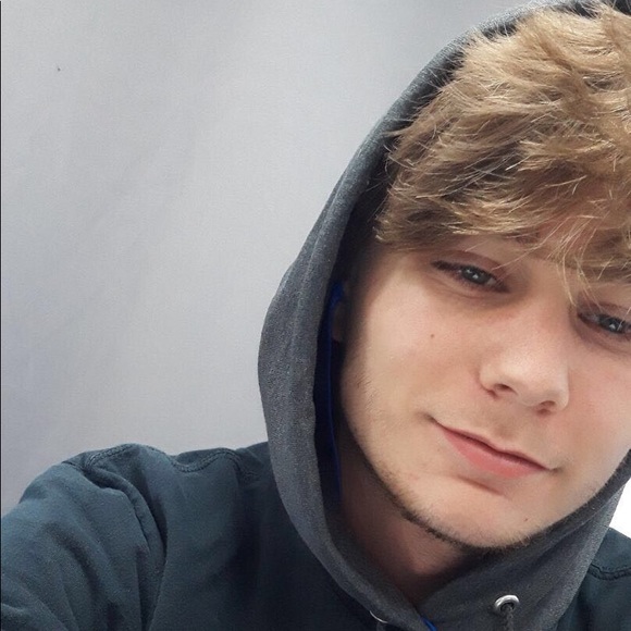 Profile Picture of Tyler Lintner (@tiibyerd) on Poshmark