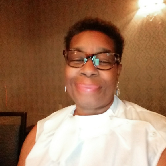 Profile Picture of Jacqueline Deneen (@21jacqcoefield) on Poshmark