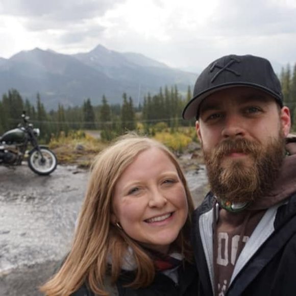 Profile Picture of Amber Pinnon (@dogworld10) on Poshmark