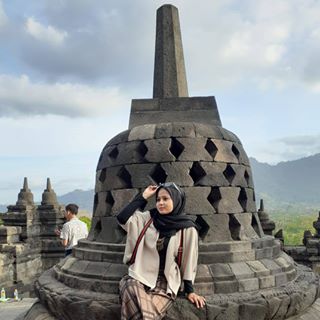 Profile Picture of Melly Oktoviana (@mhely.dmoathree) on Facebook