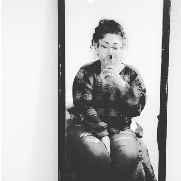 Profile Picture of Gabriela Aburto (@gabrielaaburto) on Poshmark