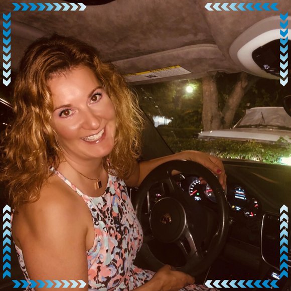 Profile Picture of Linda Vogl (@lvbeautifulskin) on Poshmark