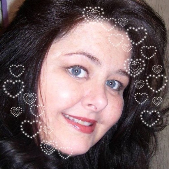 Profile Picture of Pamela Ryan (@fradagio) on Poshmark