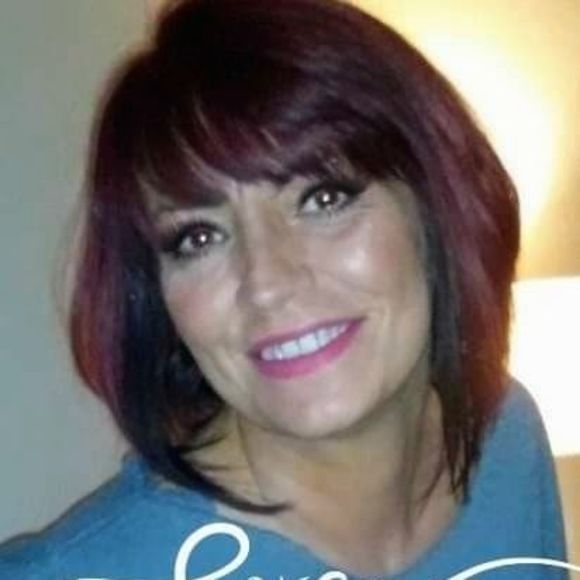 Profile Picture of Shawna Sitton (@shawnasitton) on Poshmark