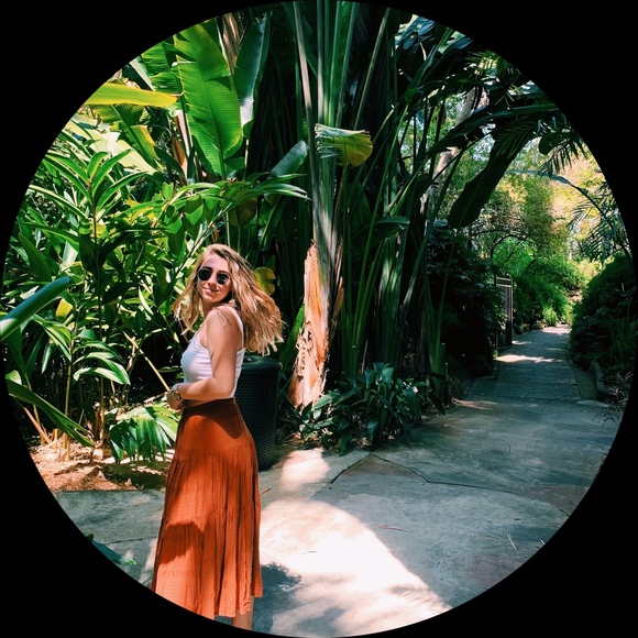 Profile Picture of Lindsay Mcfarlane (@lmcfarlane) on Poshmark