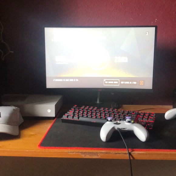 Profile Picture of Austin Moe (@austinmoe24) on Poshmark