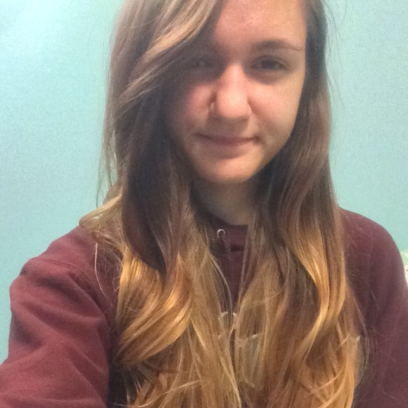 Profile Picture of Alyssa Pelzer (@alypelz) on Poshmark